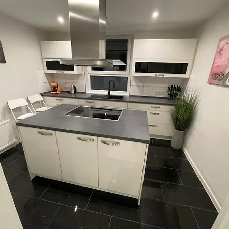Holiday home Komfortable Gepflegte Einfamilienhaus-max 8 Pers Bremen
